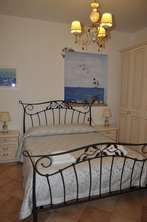 Viola Di Mare Rooms And Parking Termoli Room photo